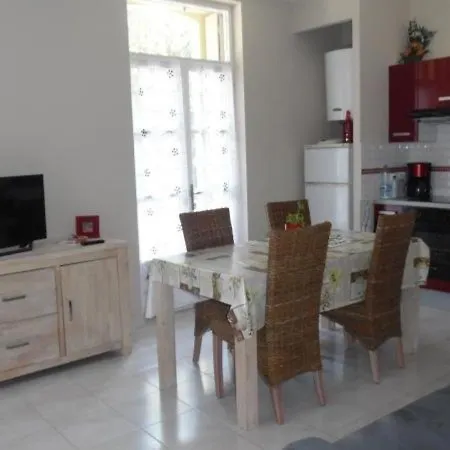 F2 Avec Balcon Et Parking, Proche Cure Et Centre-ville - Amelie-les-bains - Fr-1-703-84 Апартаменты *