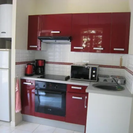 F2 Avec Balcon Et Parking, Proche Cure Et Centre-ville - Amelie-les-bains - Fr-1-703-84 * Амели-ле-Бен-Палальда