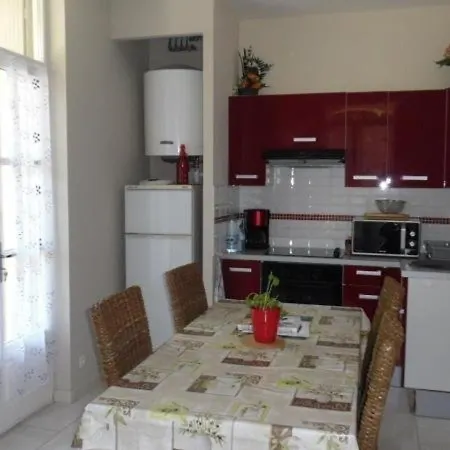 F2 Avec Balcon Et Parking, Proche Cure Et Centre-ville - Amelie-les-bains - Fr-1-703-84 * Амели-ле-Бен-Палальда