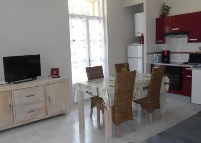 F2 Avec Balcon Et Parking, Proche Cure Et Centre-ville - Amelie-les-bains - Fr-1-703-84 Apartment *