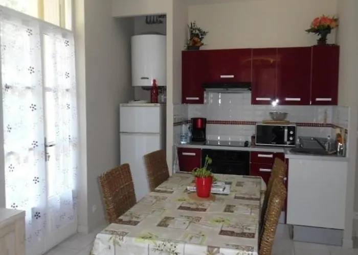 F2 Avec Balcon Et Parking, Proche Cure Et Centre-ville - Amelie-les-bains - Fr-1-703-84 * Amelie-les-Bains-Palalda